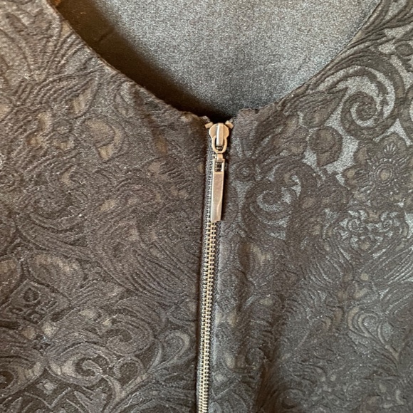 🖤 Brocade patterned mini dress with embellished neck, cap sleeve - EXC condition - Picture 7 of 8